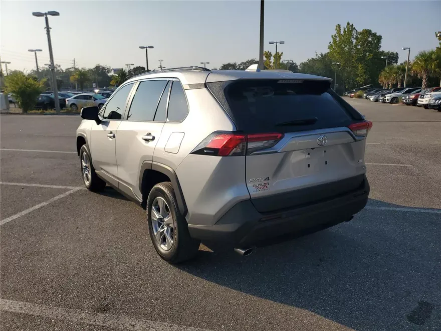 2024 Toyota RAV4 XLE photo 1