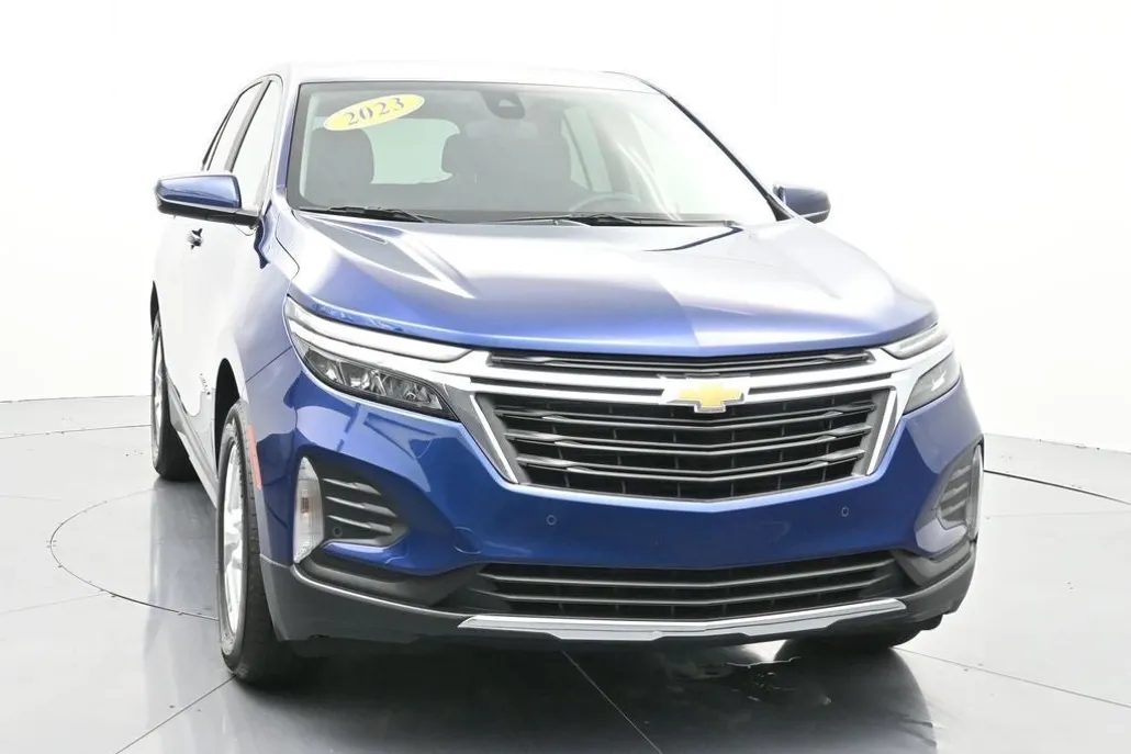 2023 Chevrolet Equinox LT photo 1