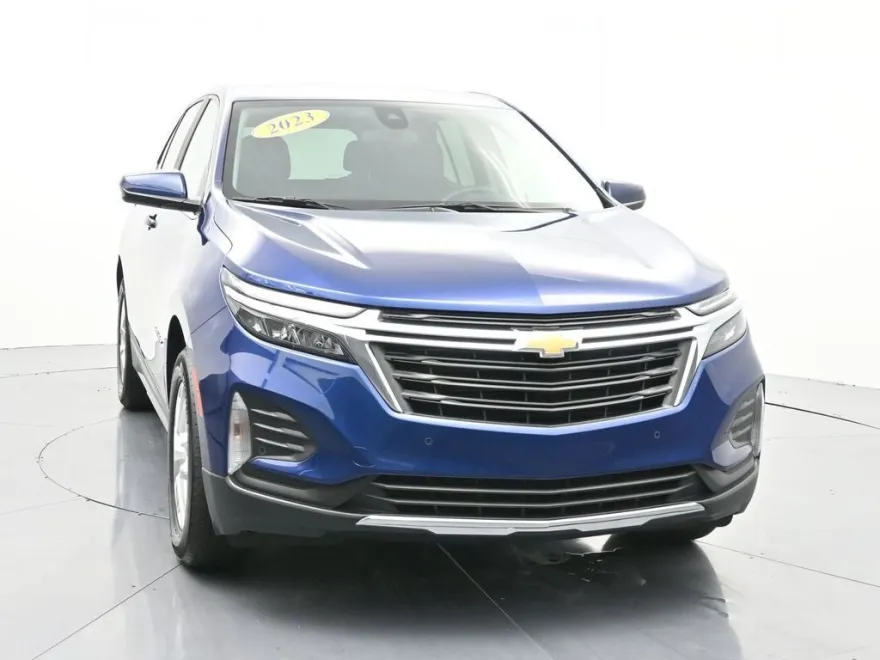 2023 Chevrolet Equinox LT photo 1