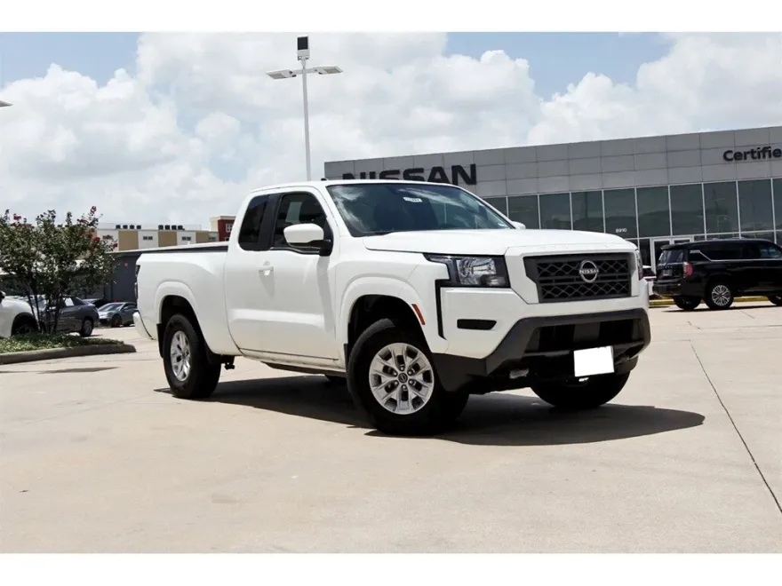 2024 Nissan Frontier SV photo 1