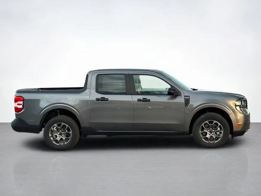 2025 Ford Maverick XLT photo 1