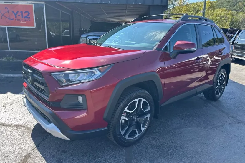 2019 Toyota RAV4 Adventure photo 1