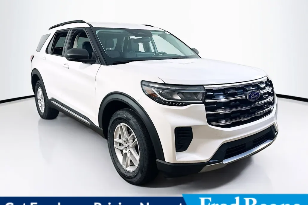 2025 Ford Explorer photo 1