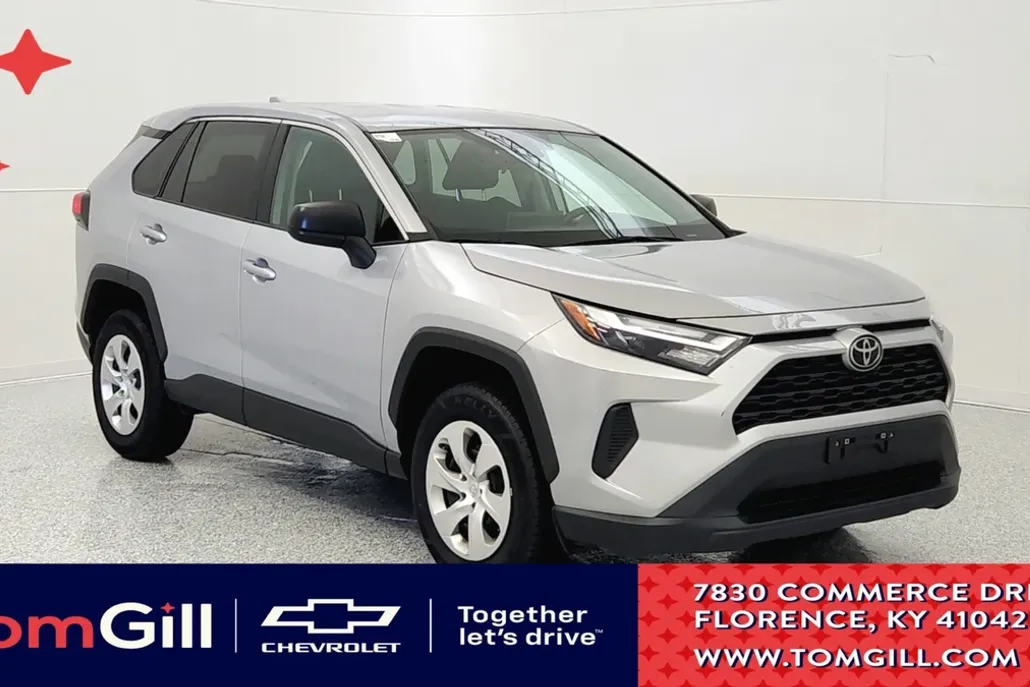 2023 Toyota RAV4 LE photo 1
