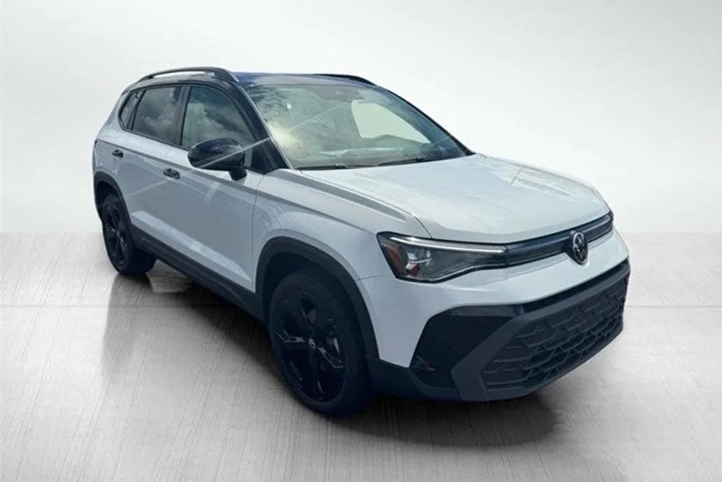 2025 Volkswagen Taos SE photo 1