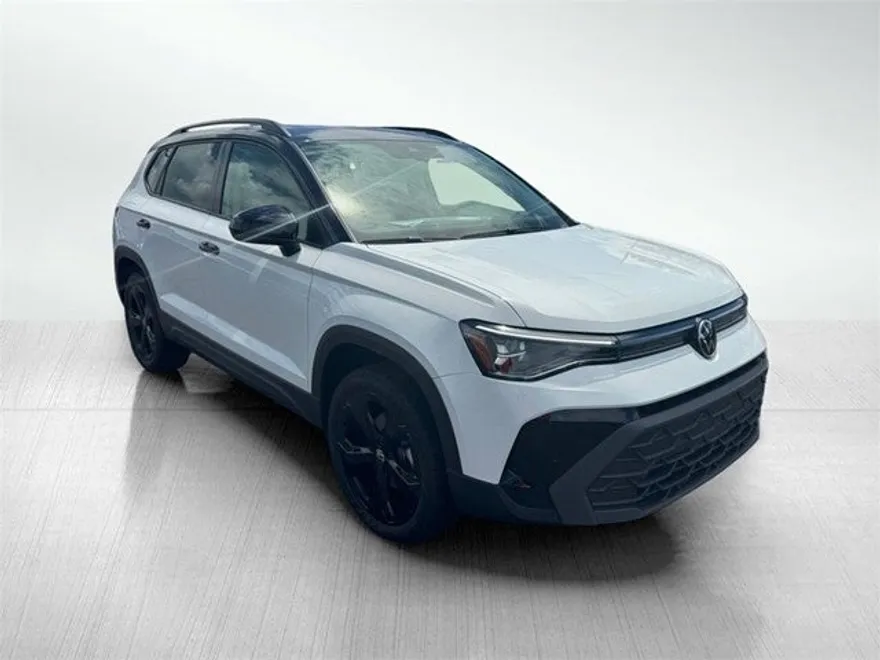 2025 Volkswagen Taos SE photo 1