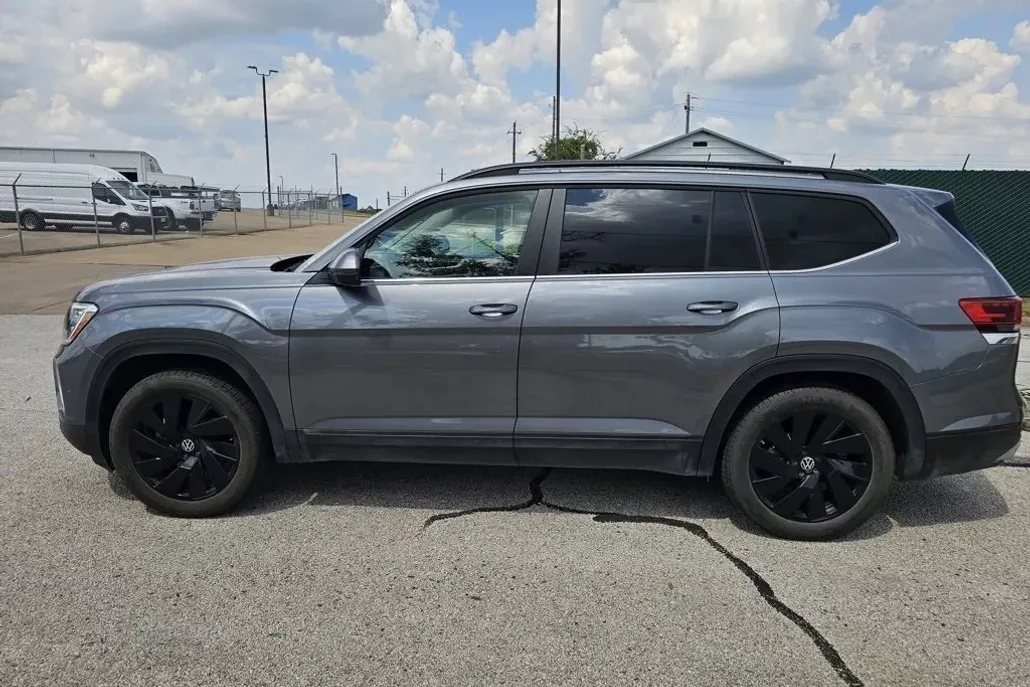 2024 Volkswagen Atlas SE Technology photo 1