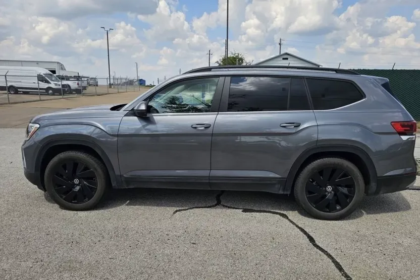 2024 Volkswagen Atlas SE Technology photo 1