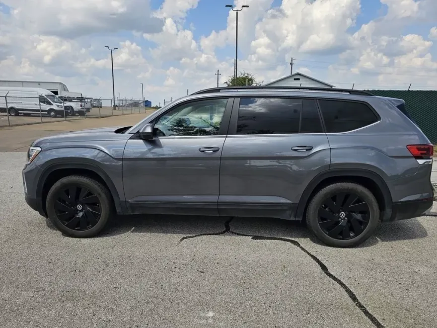 2024 Volkswagen Atlas SE Technology photo 1