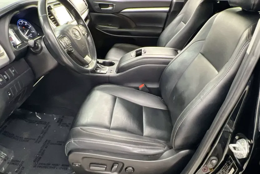 2019 Toyota Highlander XLE photo 1