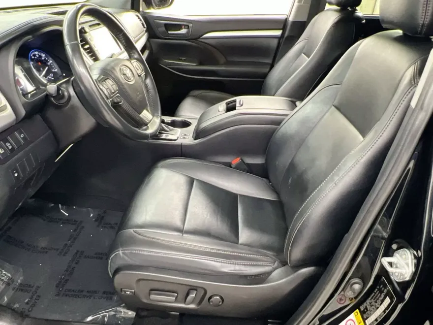 2019 Toyota Highlander XLE photo 1