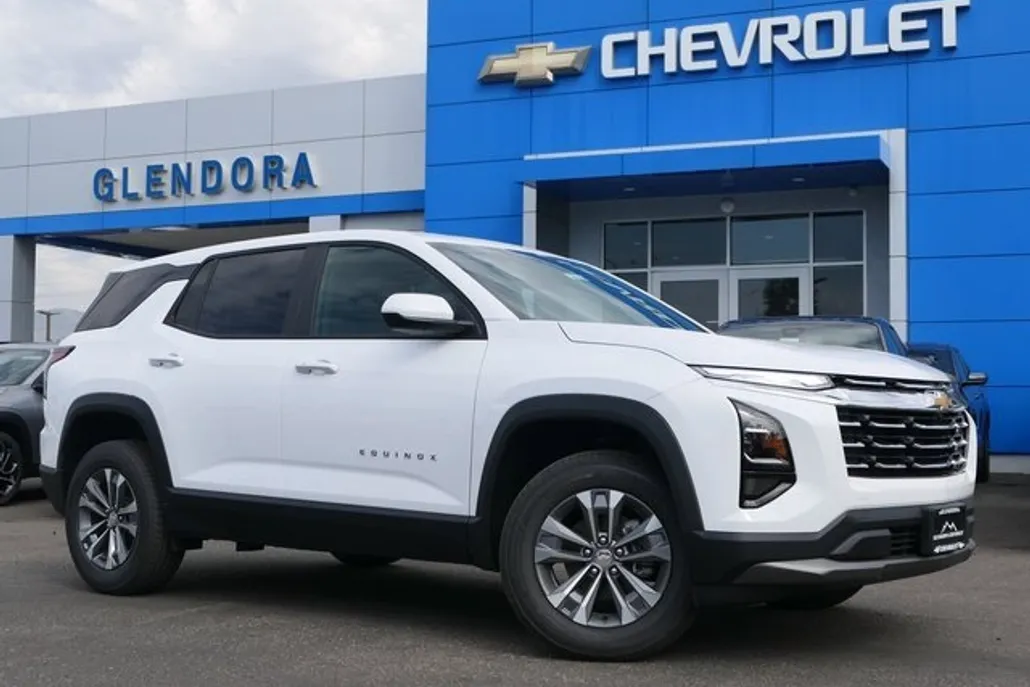 2026 Chevrolet Equinox LT photo 1