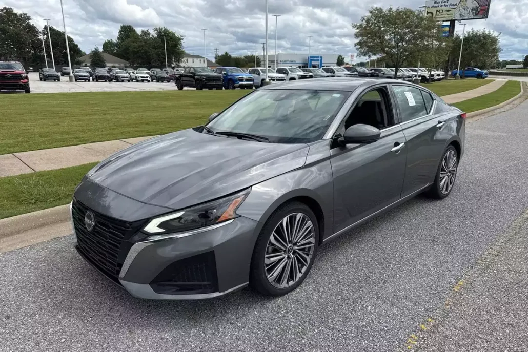 2023 Nissan Altima 2.5 SL photo 1