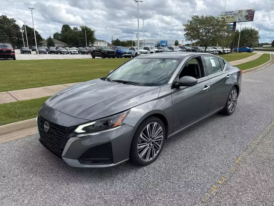 2023 Nissan Altima 2.5 SL photo 1