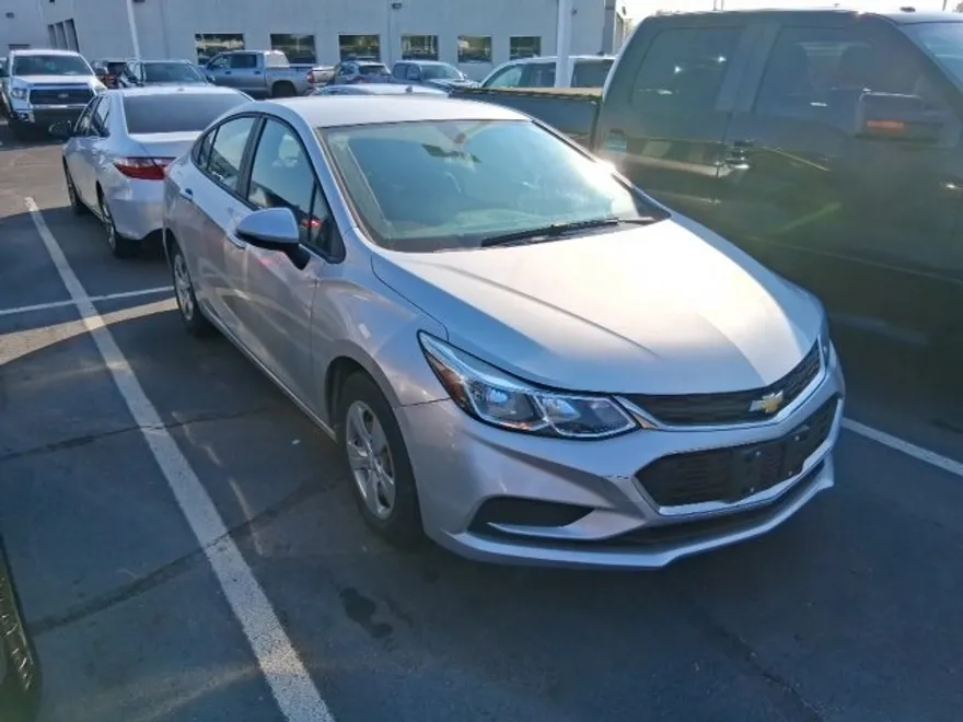 2017 Chevrolet Cruze LS photo 1