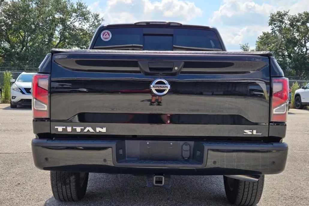 2020 Nissan Titan SL Crew Cab photo 1