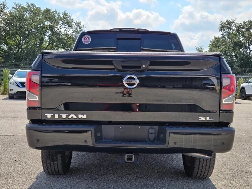 2020 Nissan Titan SL Crew Cab photo 1