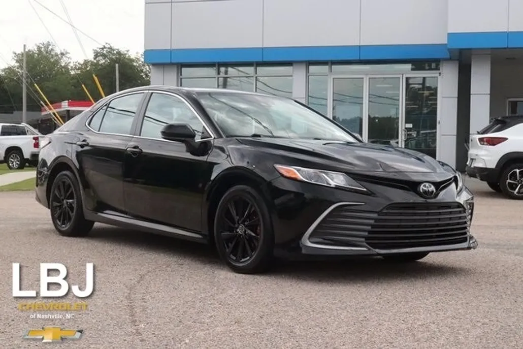 2022 Toyota Camry LE photo 1