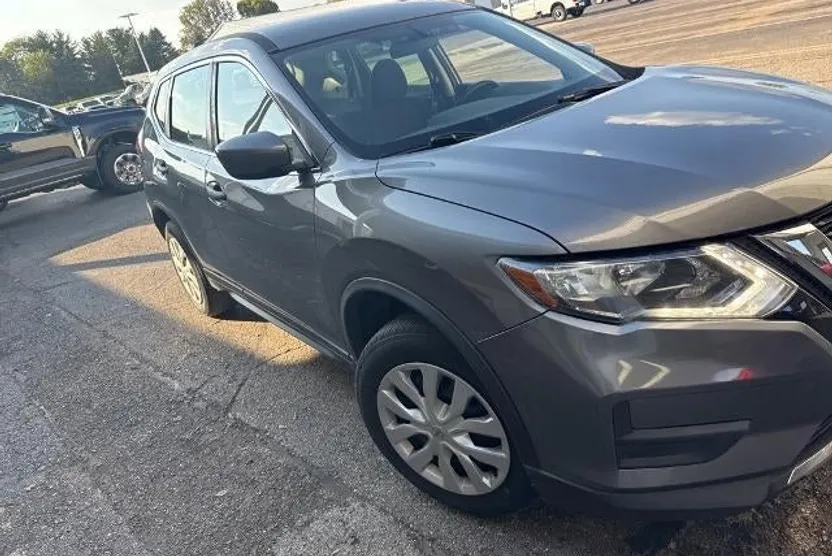 2018 Nissan Rogue S photo 1