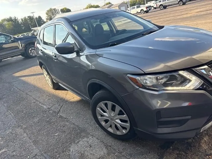 2018 Nissan Rogue S photo 1