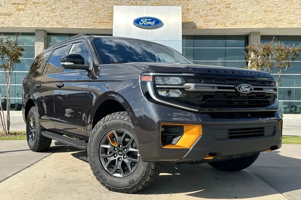 2025 Ford Expedition photo 1