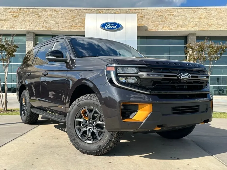 2025 Ford Expedition photo 1