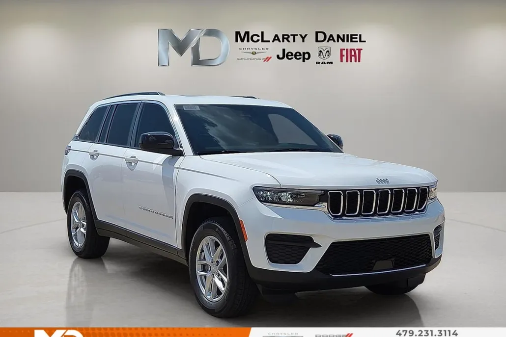 2025 Jeep Grand Cherokee Laredo photo 1