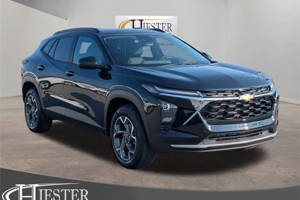 2025 Chevrolet Trax LT photo 1