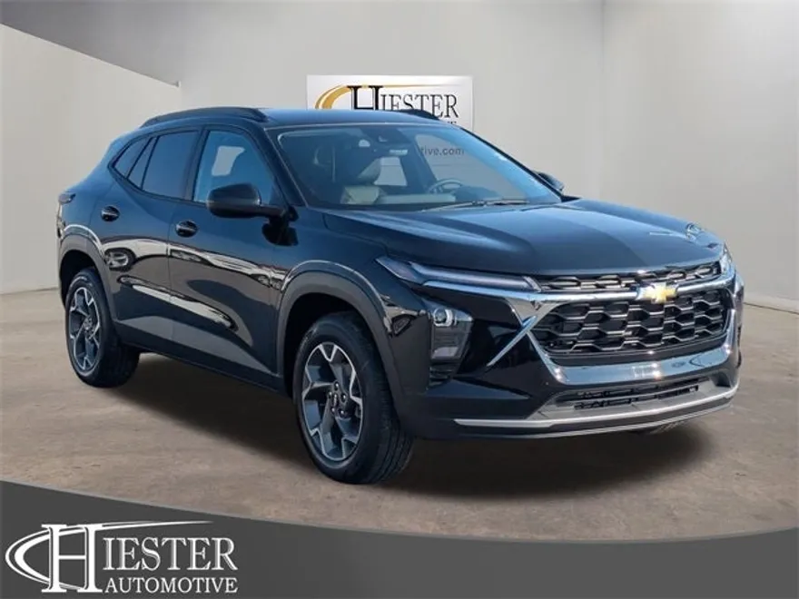 2025 Chevrolet Trax LT photo 1