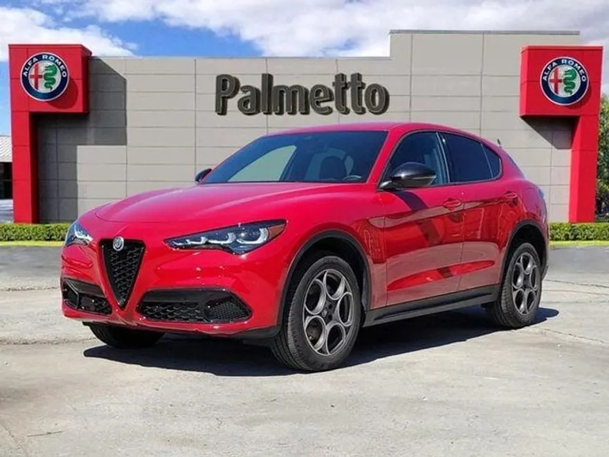 2025 Alfa Romeo Stelvio photo 1
