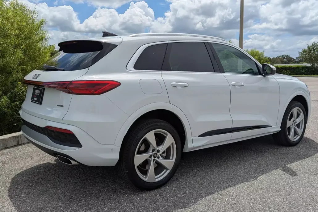 2025 Audi Q5 2.0T Premium Plus photo 1