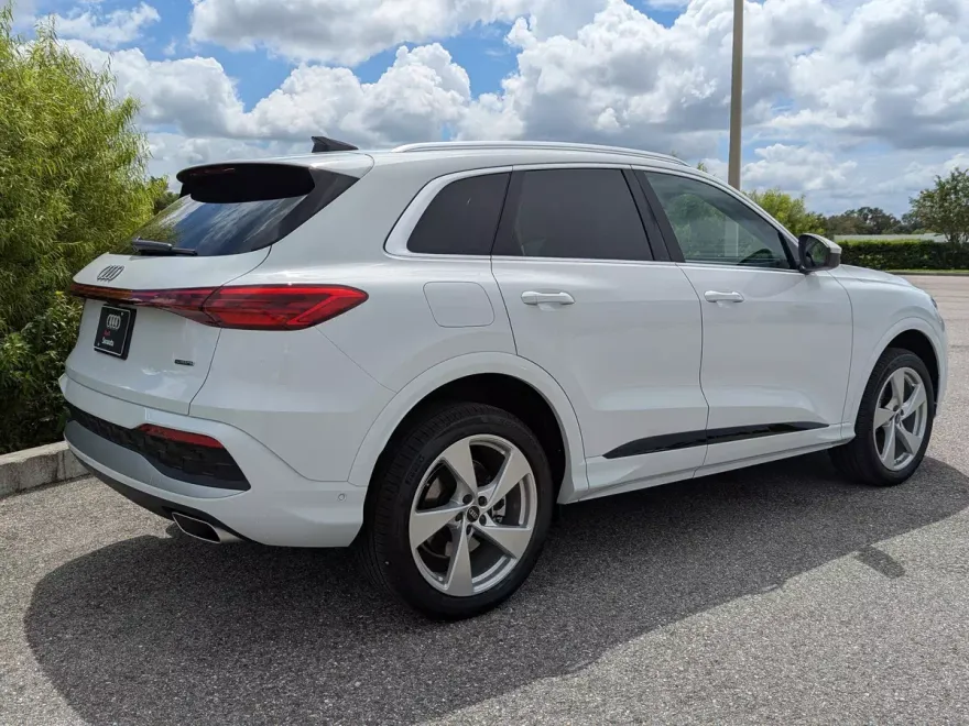 2025 Audi Q5 2.0T Premium Plus photo 1