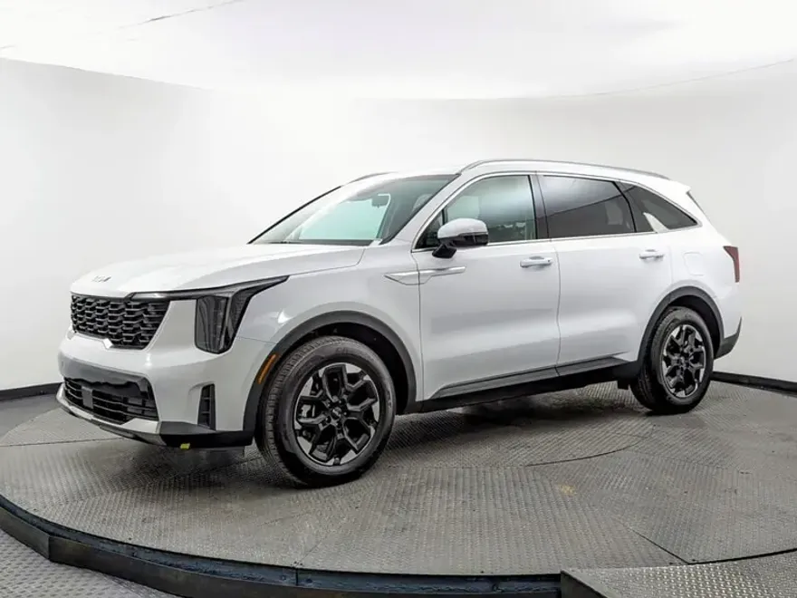 2024 Kia Sorento S photo 1