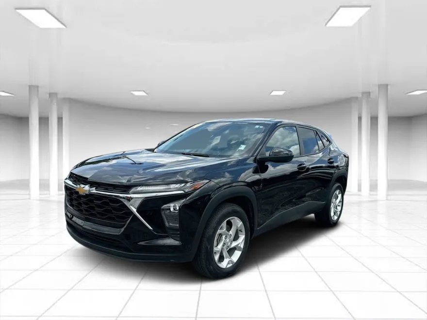 2024 Chevrolet Trax LS photo 1