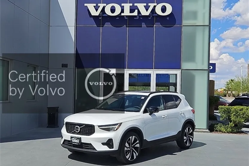 2025 Volvo XC40 Plus photo 1