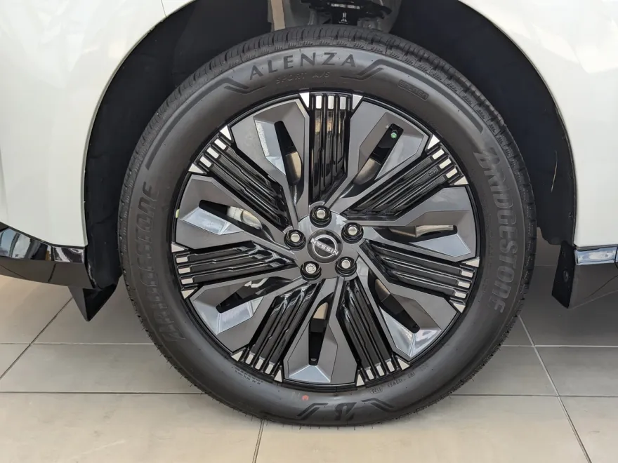 2025 Nissan Murano Platinum photo 1