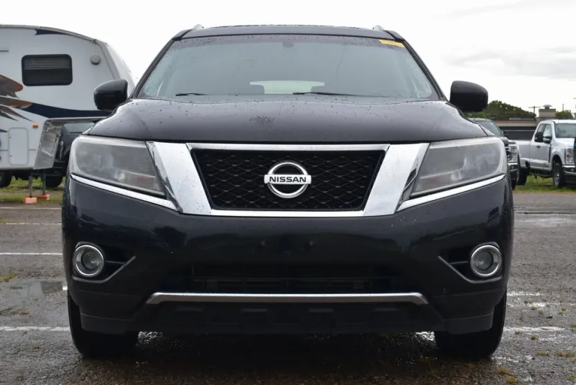 2015 Nissan Pathfinder Platinum photo 1