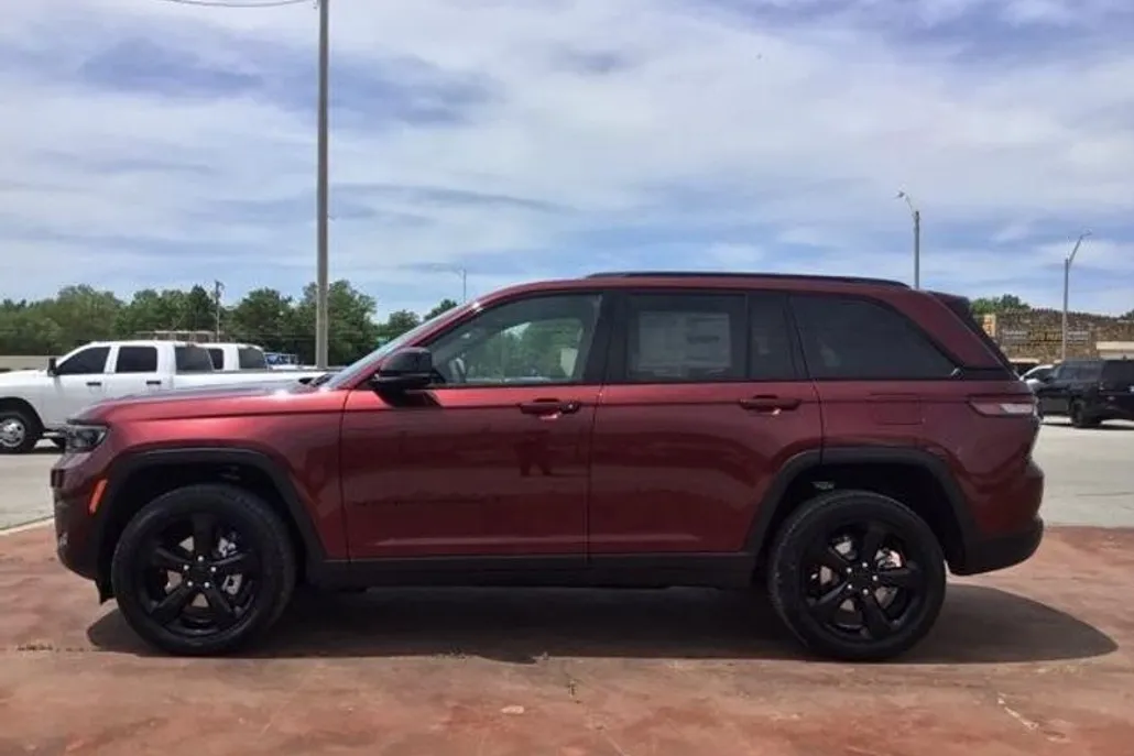 2025 Jeep Grand Cherokee Altitude X photo 1