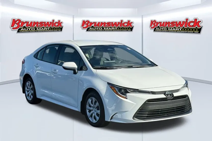 2023 Toyota Corolla LE photo 1