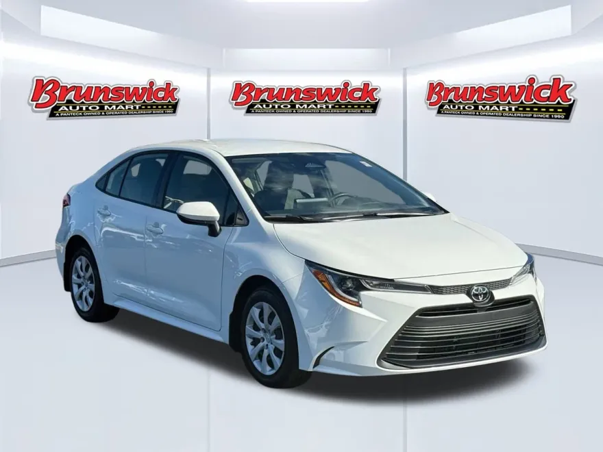 2023 Toyota Corolla LE photo 1