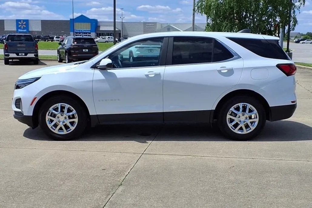 2023 Chevrolet Equinox LT photo 1