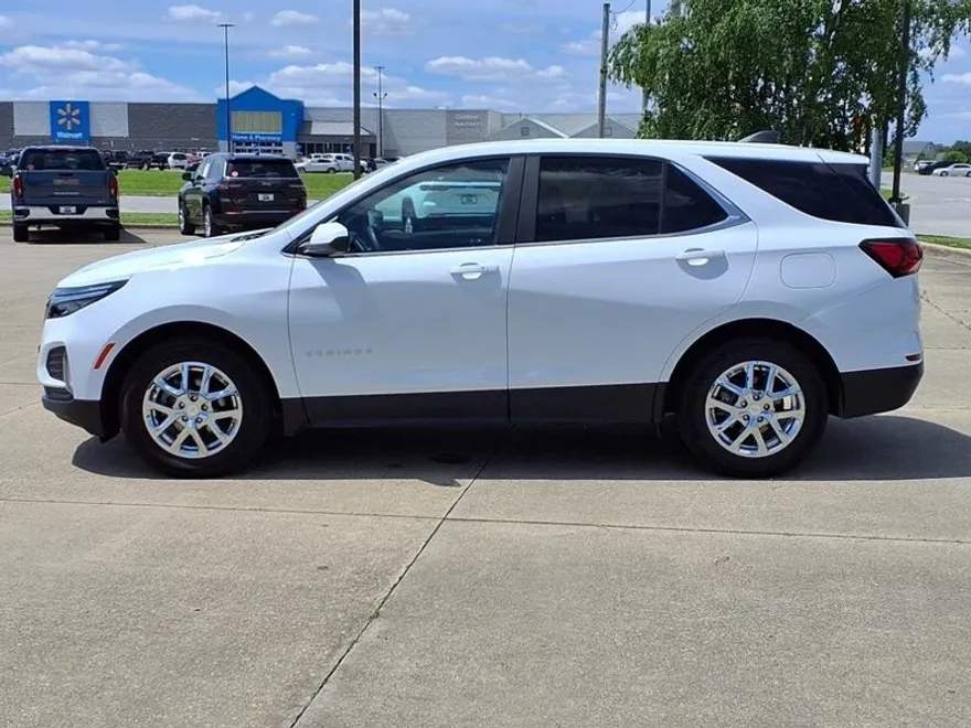 2023 Chevrolet Equinox LT photo 1