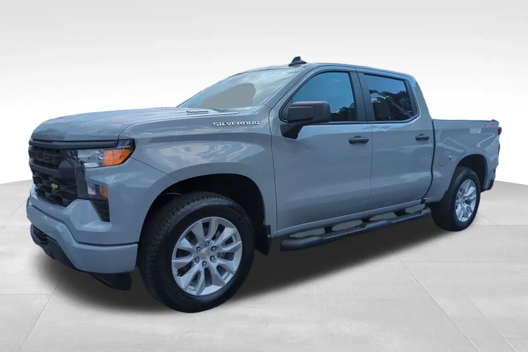 2025 Chevrolet Silverado 1500 Custom photo 1