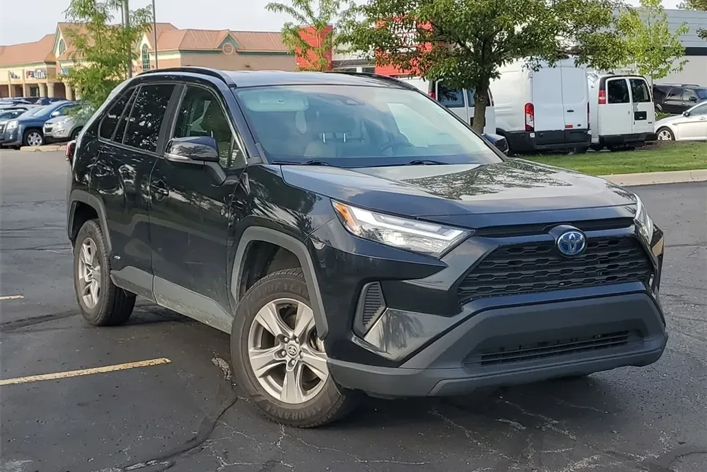2022 Toyota RAV4 Hybrid XLE photo 1