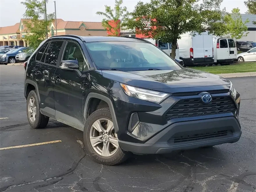 2022 Toyota RAV4 Hybrid XLE photo 1