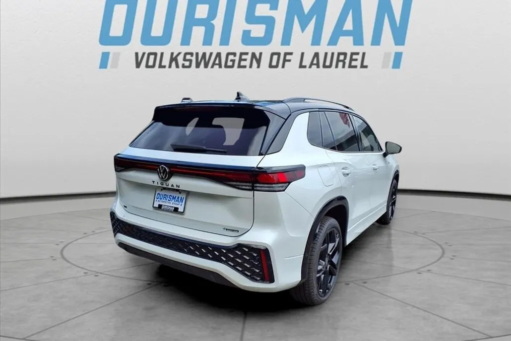 2025 Volkswagen Tiguan SE R-Line Black photo 1