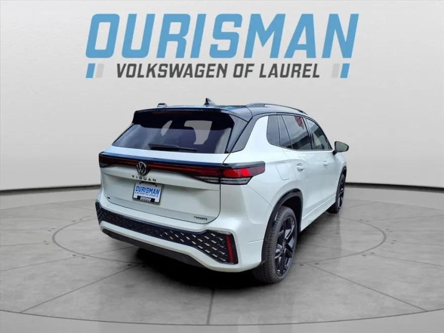 2025 Volkswagen Tiguan SE R-Line Black photo 1