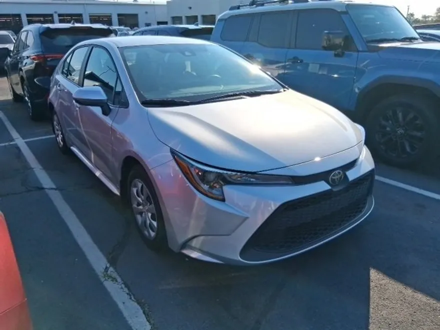 2022 Toyota Corolla LE photo 1