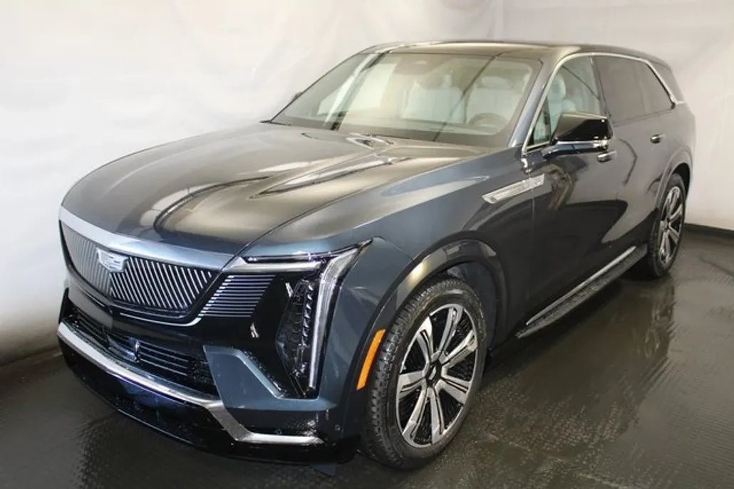 2025 Cadillac Escalade IQ Luxury photo 1