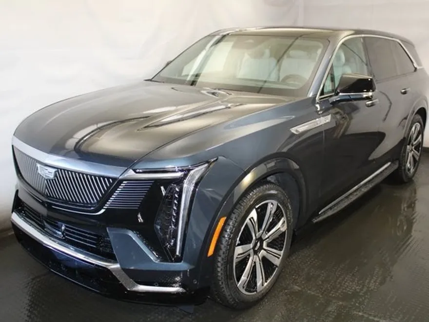 2025 Cadillac Escalade IQ Luxury photo 1